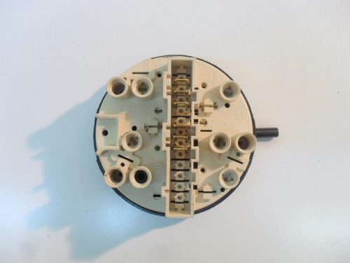 PRESSOSTATO COD. 16000727200 CODICE ALTERNATIVO: 792109   PER LAVATRICE INDESIT WG 631 TXIT,  indesit w 44 x
