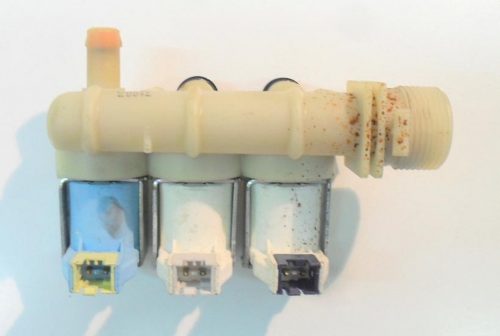 4413 -- 000 (4505) Elettrovalvola lavatrice Ariston AMXXF149 cod 31007