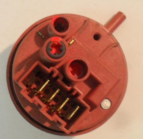 4414 -- 000 (4506) PRESSOSTATO COD. 16001822402 PER LAVATRICE ARISTON AMXXF149