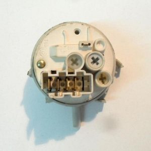 4536 -- 000 (4629) PRESSOSTATO COD. 160015916.01 CODICE ALTERNATIVO: 7650050 PER LAVATRICE ARISTON AC120L