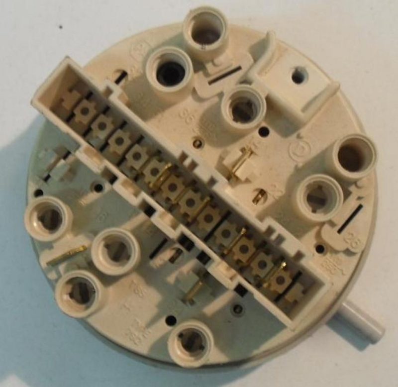 PRESSOSTATO COD. 792363   CODICE ALTERNATIVO: 95656   PER LAVATRICE WHIRLPOOL AWG 332