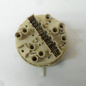 PRESSOSTATO COD. 124732750   PER LAVATRICE Electrolux EW527F, castor c 550 x