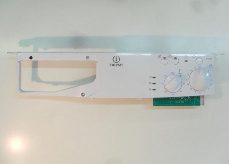 4696 -- 000 (4786) 210109747.03 frontale lavatrice indesit wiav60