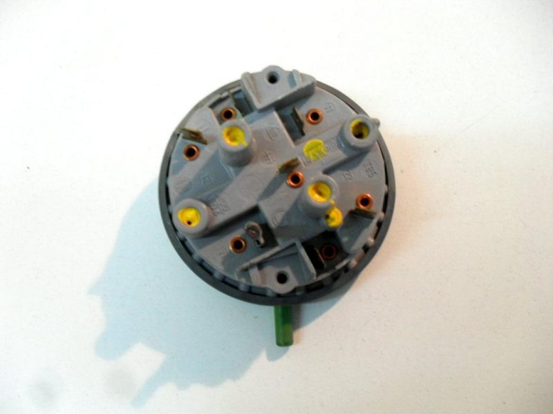 6034 -- 000 (6014) 1050.630.1830.1250.2940 pressostato lavatrice siemens v2730s261