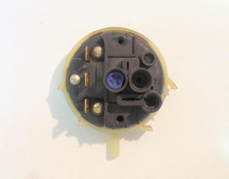 6162 -- 000 (6142) 108/35 pressostato lavatrice ariston am873x