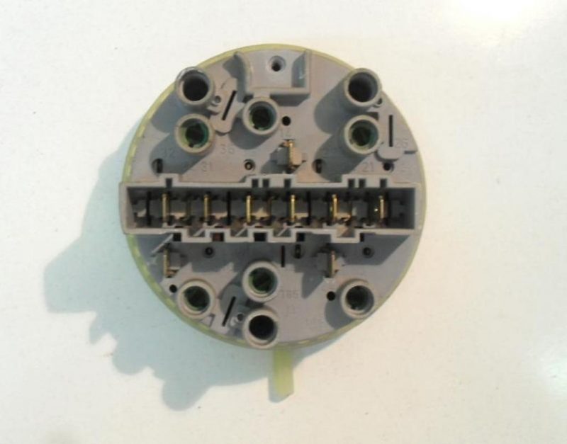 6163 -- 000 (6143) 1230702 pressostato lavatrice ariston am873x