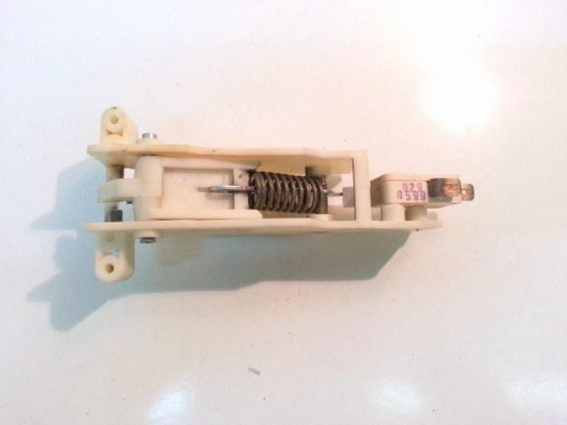 7884 -- 000 (7903) 0290599 bloccaporta lavastoviglie candy tipe 90.47.30