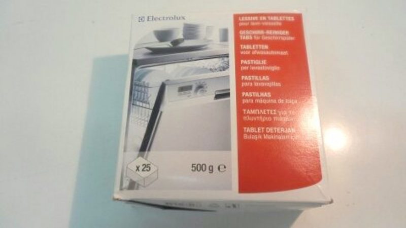 pastiglie per lavastoviglie
deterge sgrassa e fa brillare tutte le stoviglie