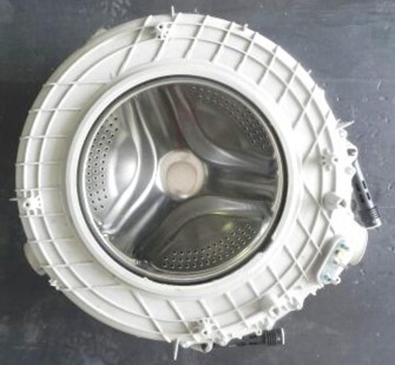 9278 -- 000 (9333) gruppo vasca completo lavatrice ignis lop 1050
giri 1000
kg 5