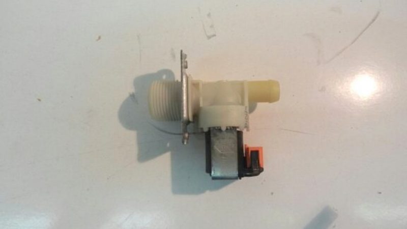 Elettrovalvola lavatrice Whirlpool AWOE 42799 cod 4484619