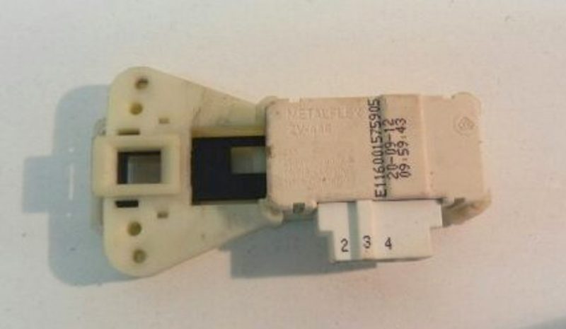 Bloccaporta lavatrice Indesit IWC71051 cod 166001575905