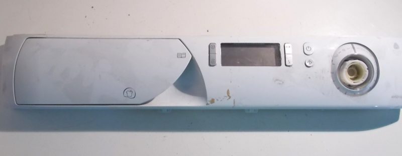 FRONTALE PER LAVATRICE ARISTON AVSD 107  COMPLETO DI SCHEDA COMANDI COD. 21011722700