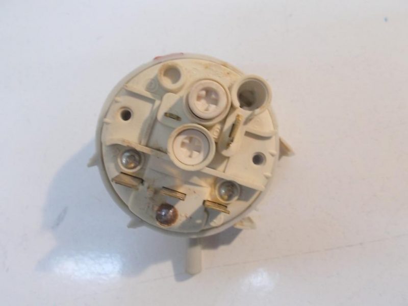 9834 -- 000 (9926) 761633 pressostato lavatrice