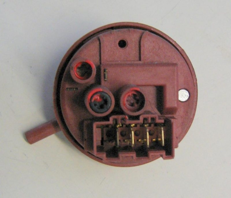 9867 -- 000 (9959) 520009904 pressostato lavatrice ignis