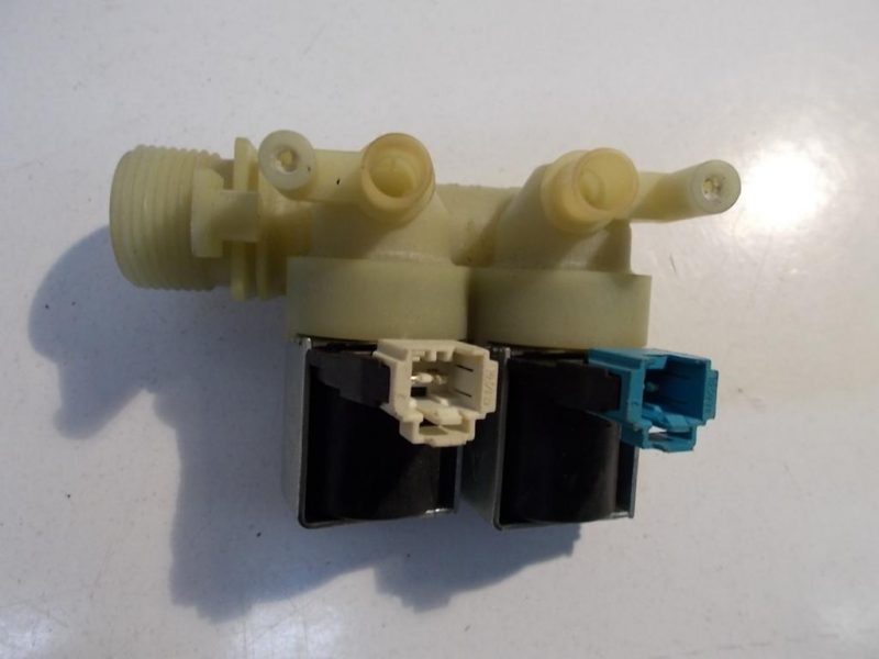 Elettrovalvola lavatrice Ariston WMG822B cod 016001607904